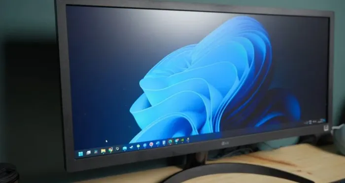 Monitor ultrawide 26.5