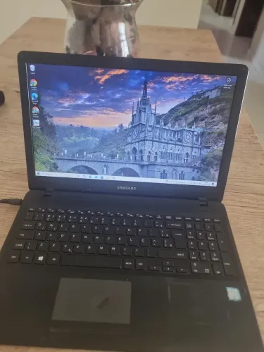 Notebook Samsung NP300E5L | Intel Core i3 | 8GB RAM | HD 500GB | Excelente Estado
