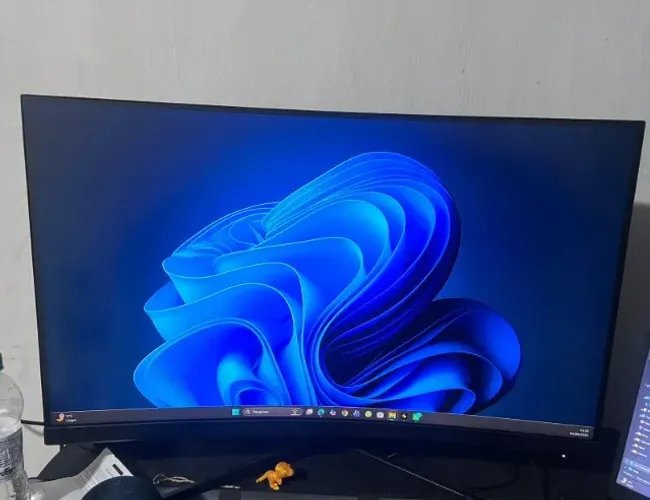 MONITOR GAMER MSI G32C4X 31,5" CURVO 250Hz - ESTADO DE NOVO Vendo monitor gamer MSI