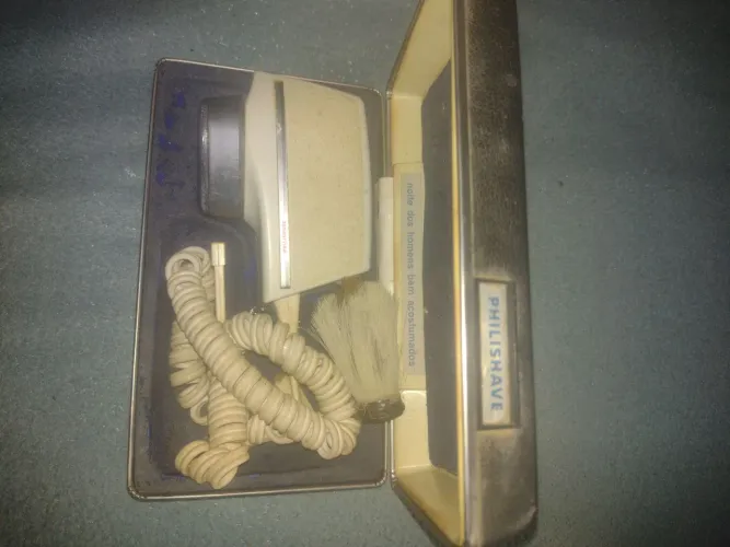 Barbeador antigo Phillips philishave dos anos 60 funcionando.