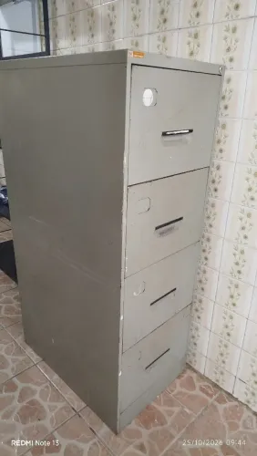 Gaveteiro de aço 
