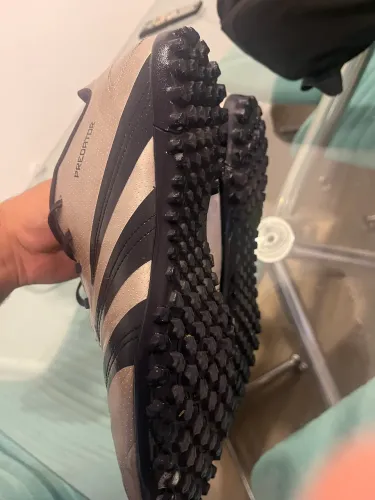 Chuteira adidas predator