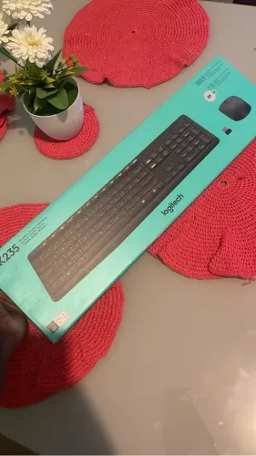 Combo Teclado e Mouse sem fio Logitech MK235 | Layout ABNT2, Pilhas Incl