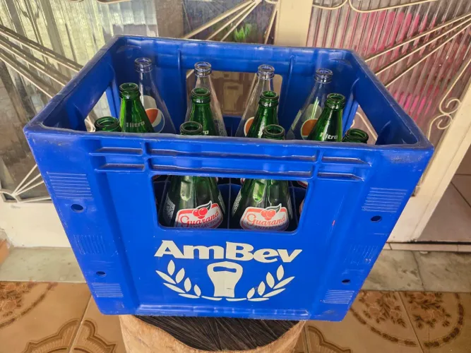 Caixa de refrigerante guaraná antártica 1L