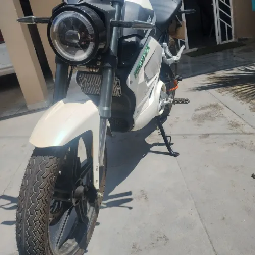 Moto Watts W125
