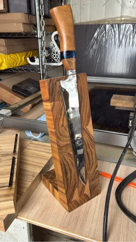 Faça para churrasco com pedestal
