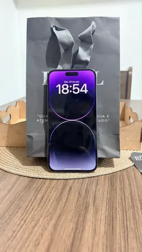 iPhone 14 Pro Max roxo profundo 