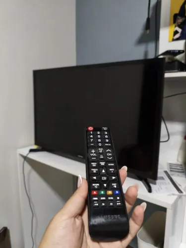 TV Samsung 32" Wi-Fi Netflix YouTube Controle de Fábrica