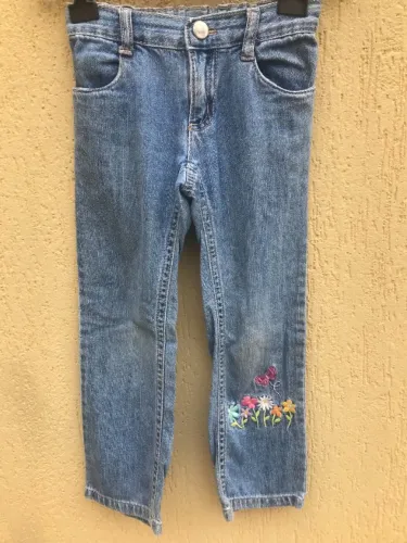 Calça Jeans Com Bordado De Flores E Borboleta da Marca Gymboree