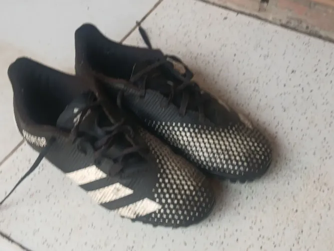 Chuteira usada da Adidas