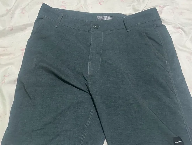 Bermuda masculina oakley híbrida blackout