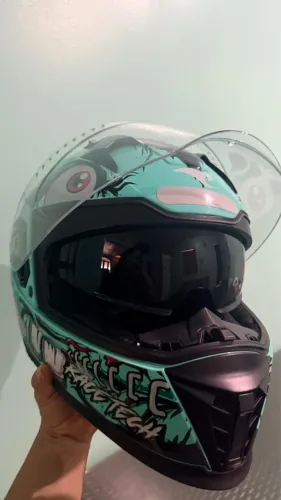 Capacete racetech com óculos interno