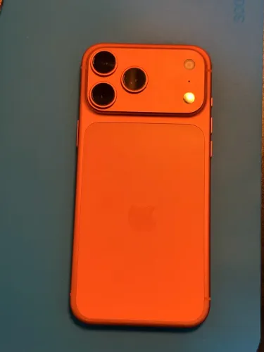 iPhone 17 pro max para retirada de peça. Carcaça completa
