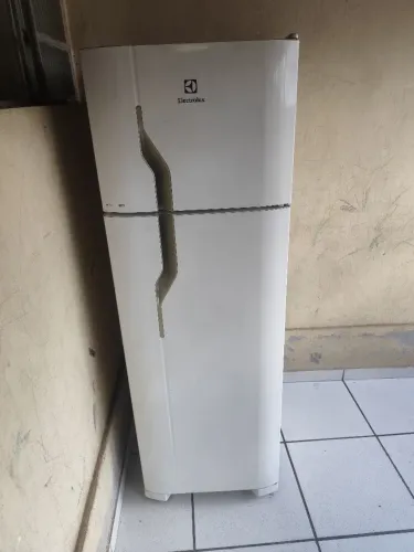 Vendo geladeira Eletrolux
