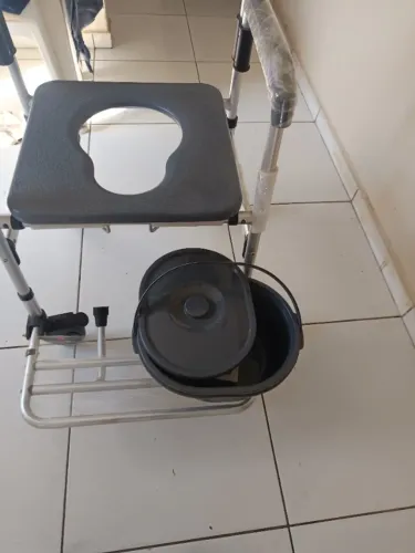 Cadeira de banho pra idoso ,venda urgente.