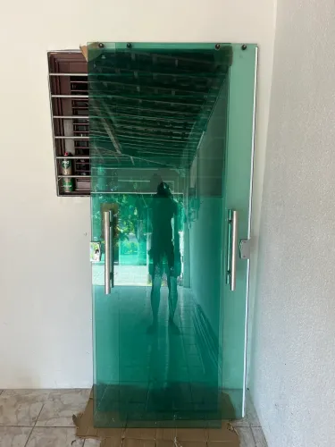 Porta de vidro temperada (4 portas 75 largura 2.15 de altura)