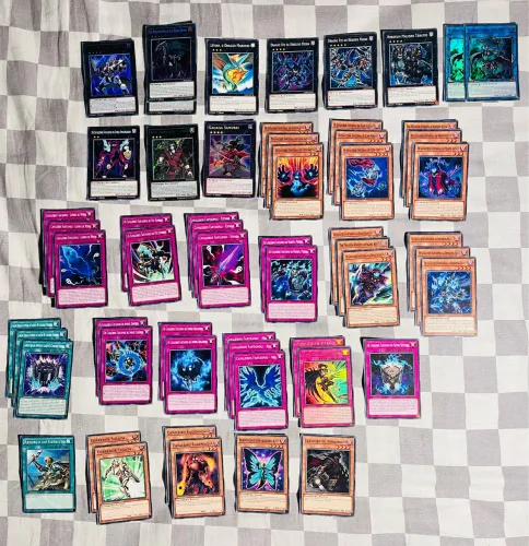 Vendo decks e lote de cartas de yugioh