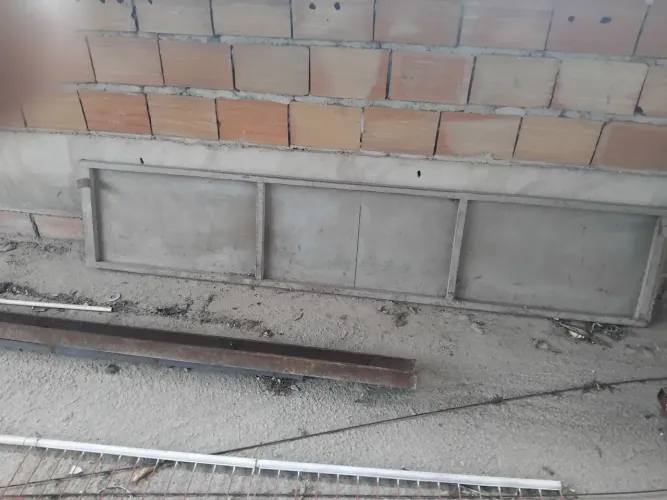 Vende se 2 protecao  porta de aco  tamanho 250x60 achapa e 18