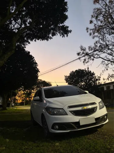 Chevrolet Onix Hatch LTZ 1.4 8V Flex Power Aut. 4P 2015