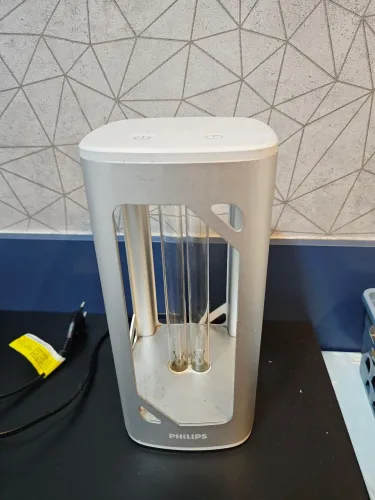 Luminária de mesa UV-C