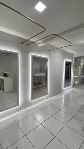Loja de Roupas Completa - Móveis Industrial Chic e Espelhos LED
