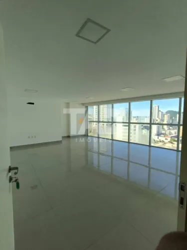 Sala comercial com 50m² para locação | Centro
