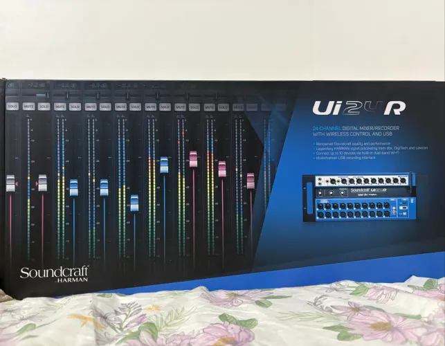 Mesa de som Digital soundcraft UI24R 24 canais