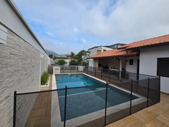 Casa para locação em excelente localização - Centro - Peruíbe/SP