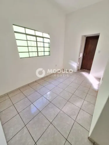Casa residencial disponível para locação no bairro Planalto.