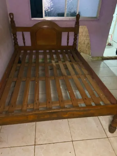 Cama de Casal em Madeira - Conservada