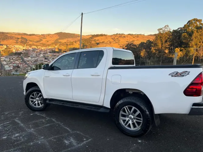 Toyota Hilux CD SRV 4X4 2.8 TDI Diesel Aut. 2017