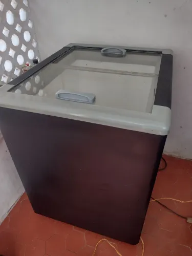 freezer da marca Fricon 144litros funcionando perfeitamente 