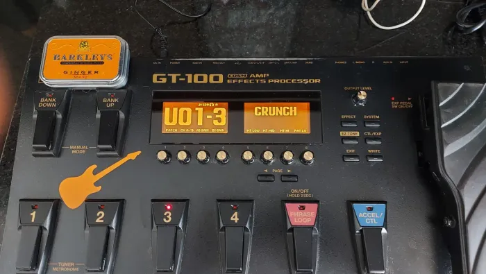Boss GT 100 com Hard Case
