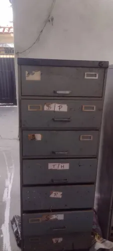 Vendo um armário de arquivo