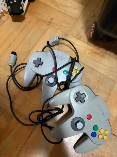 2 controles Nintendo 64