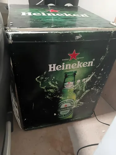 Frigo bar com envelope Heineken 