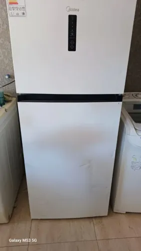 Geladeira da Midea 411 litros