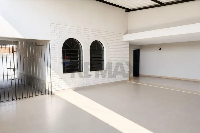 Casa 03 dormitorios para locação na Vila Rezende/Jardim Monumento