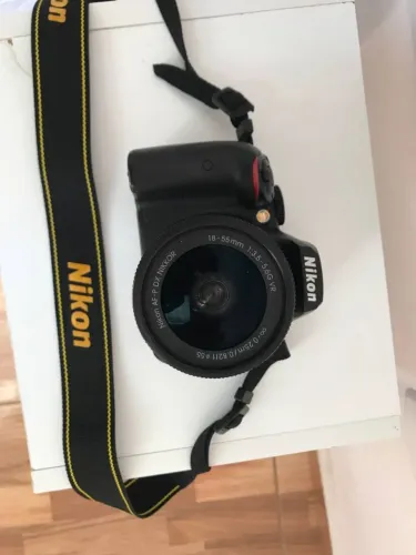 Câmera Nikon D3400 + Lente 18-55mm (Kit Completo com Bolsa e Manuais)