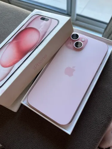 iPhone 15 rosa à venda!