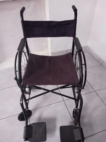 Cadeira de rodas dobrável