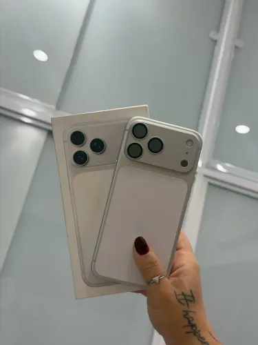 iPhone 17 pro max silver 256/ garantia até dezembro 2026/ impecável