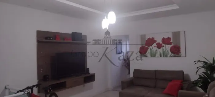 Casa - Parque Santo Antônio - 2 Dormitórios - 120m².