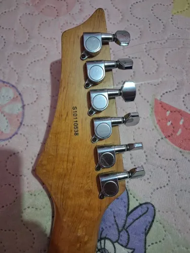 GUITARRA WASHBURN