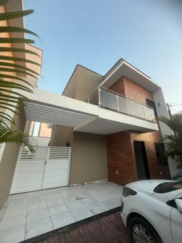 Casa para Alugar em CONDOM FECHADO | 4 Quartos + Suíte com Closet | R$ 3.60