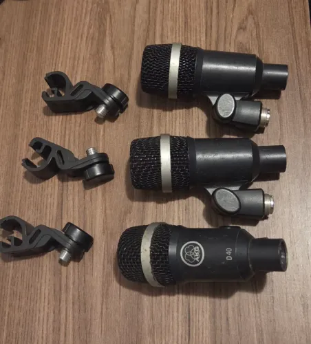 Microfone AKG D40 para Bateria