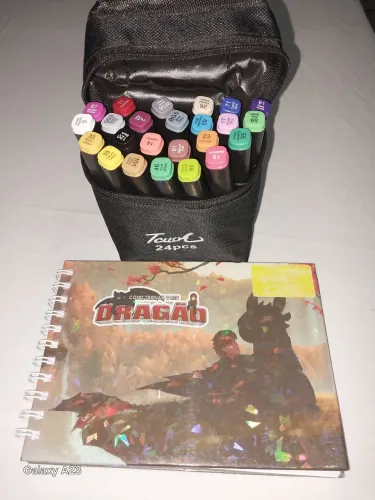 Kit livro de colorir + canetinhas