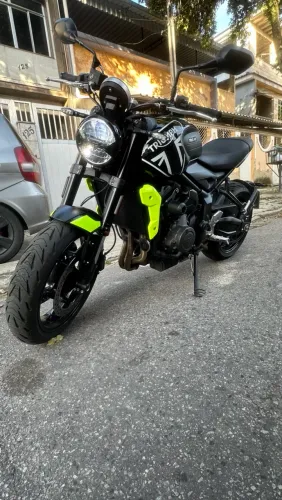 Triumph Trident 660 2024 - Apenas 2.000 km