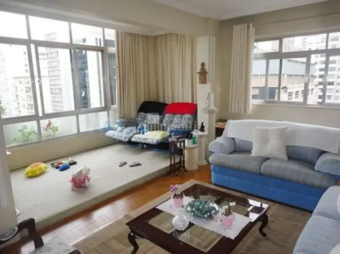 Amplo apartamento com 3 dormitórios e localização privilegiada!
