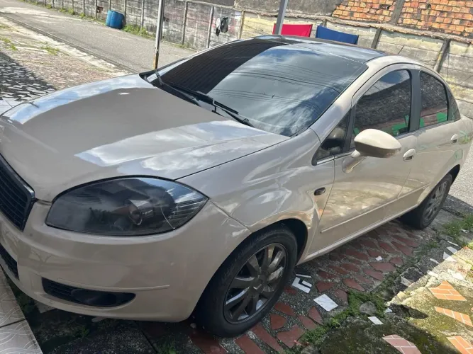 Fiat Linea Essence Dualogic 1.8 Flex 16V 4P 2012